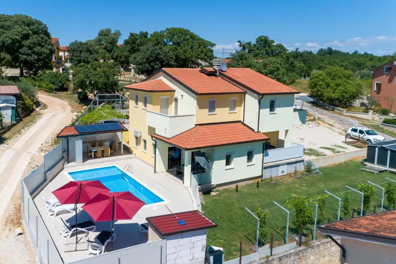 בוג'ה Holiday House Mila