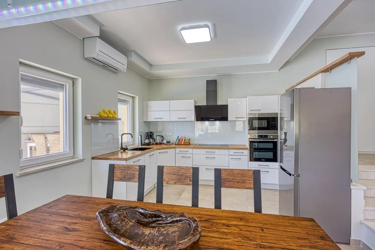 Villa Holiday House Mila Buje Kroatien