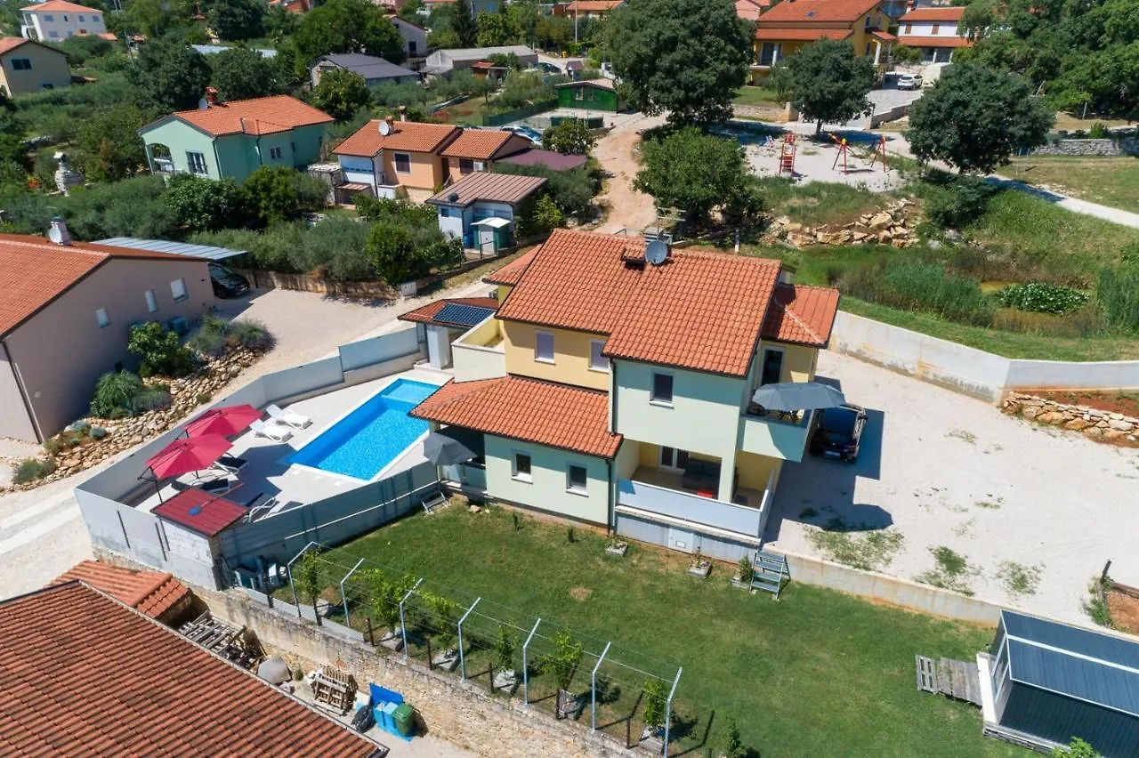Holiday House Mila Buje 0*,